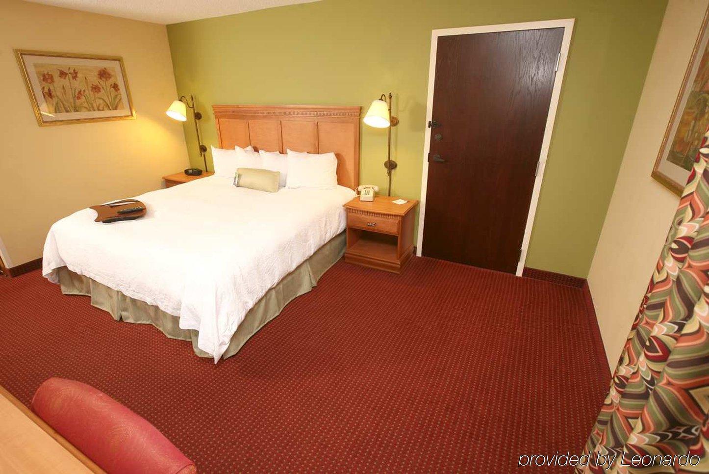 Hampton Inn Бардстаун Номер фото
